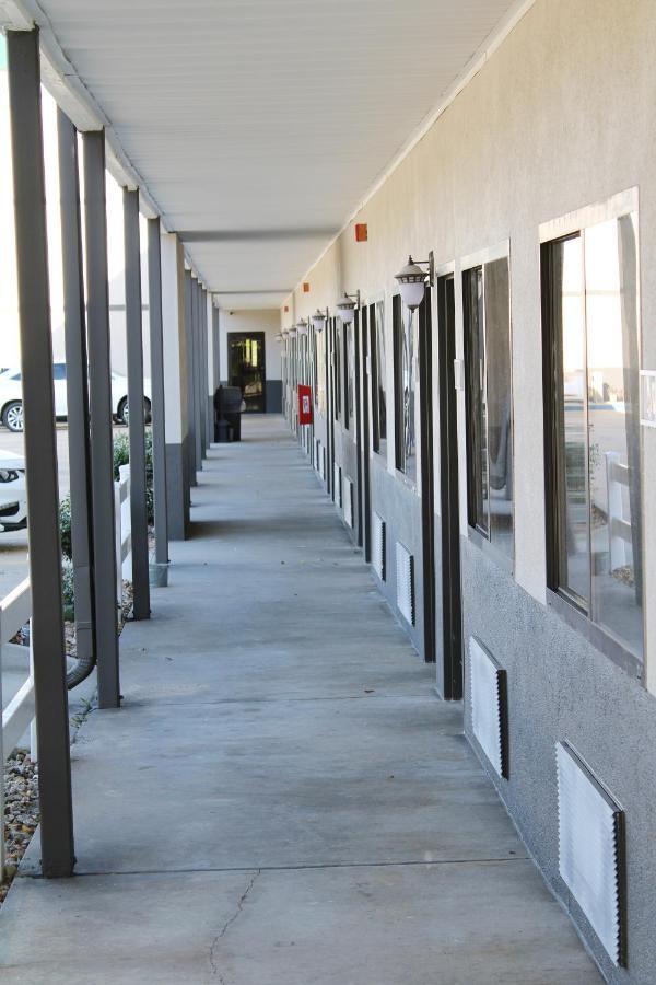 Greenlight Inn & Suites St James Saint James Exterior photo
