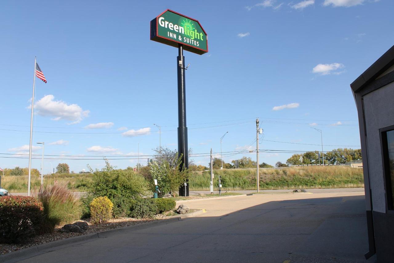 Greenlight Inn & Suites St James Saint James Exterior photo