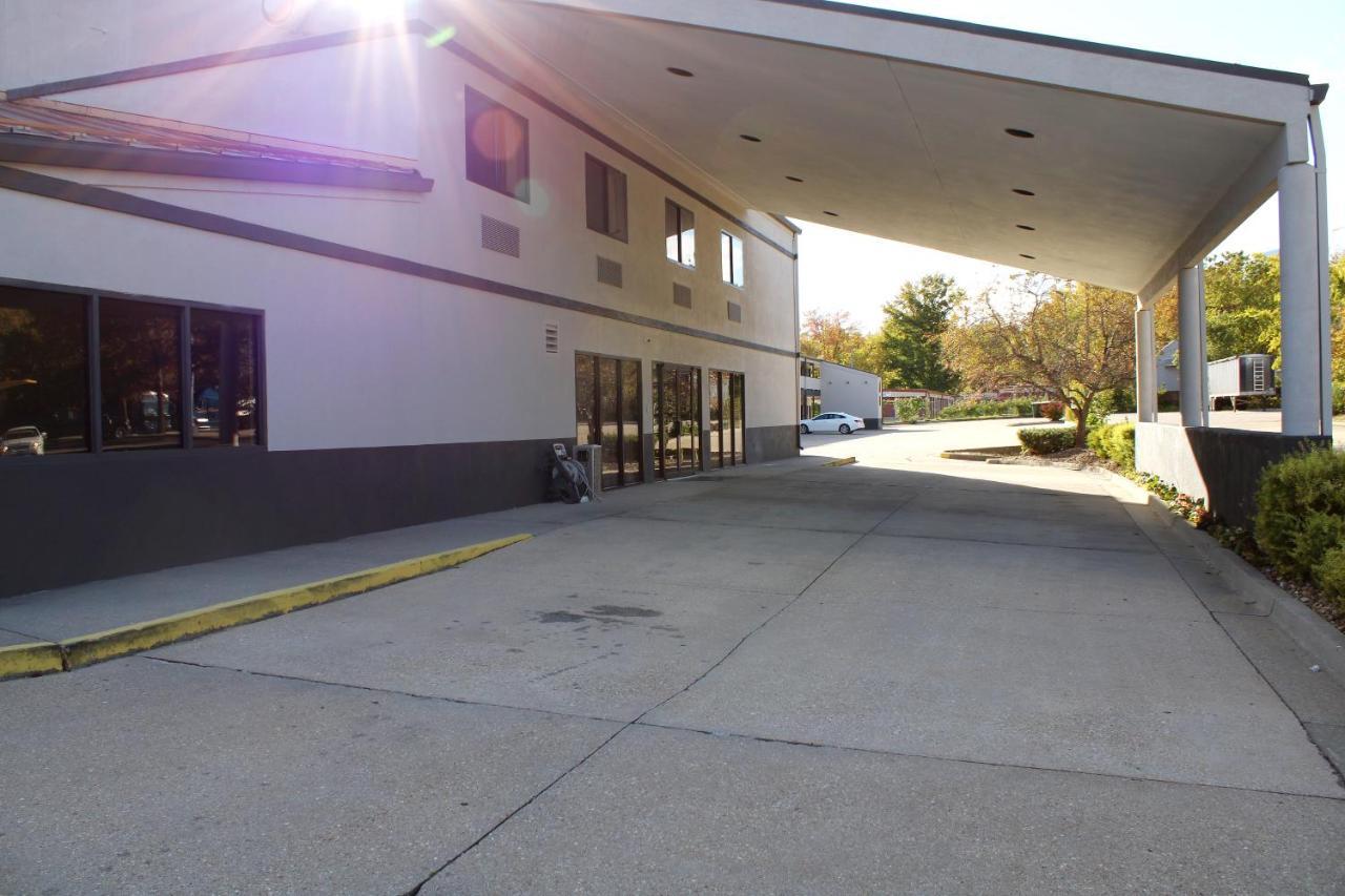 Greenlight Inn & Suites St James Saint James Exterior photo